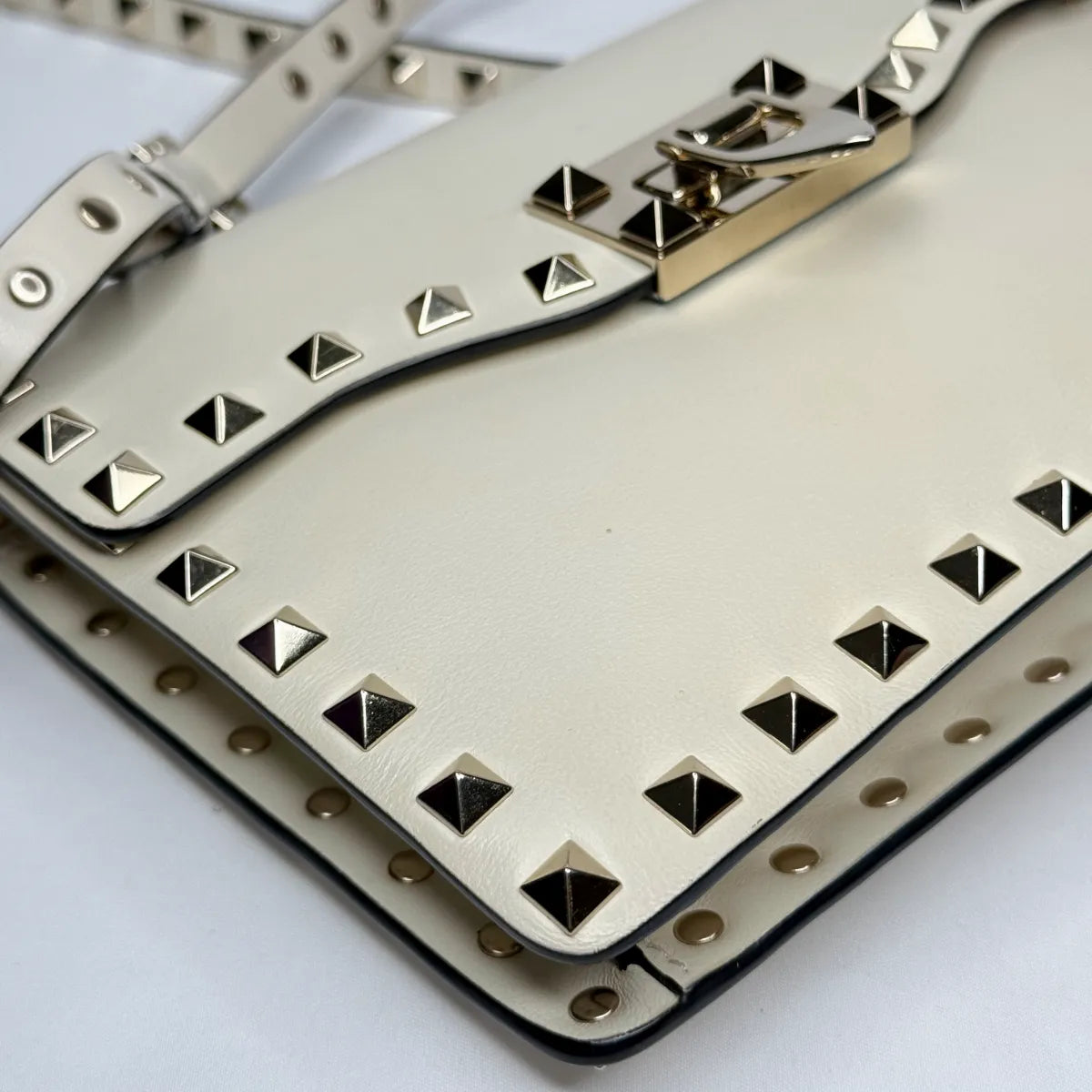 Valentino Garavani Flip Lock Vitello Rockstud Off White Shoulder Flap Bag
