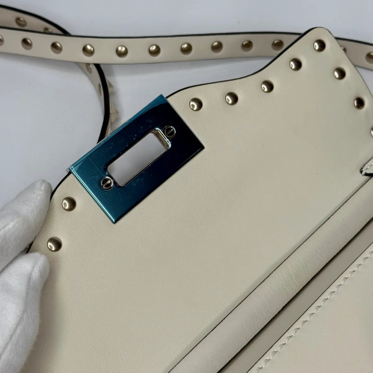 Valentino Garavani Flip Lock Vitello Rockstud Off White Shoulder Flap Bag